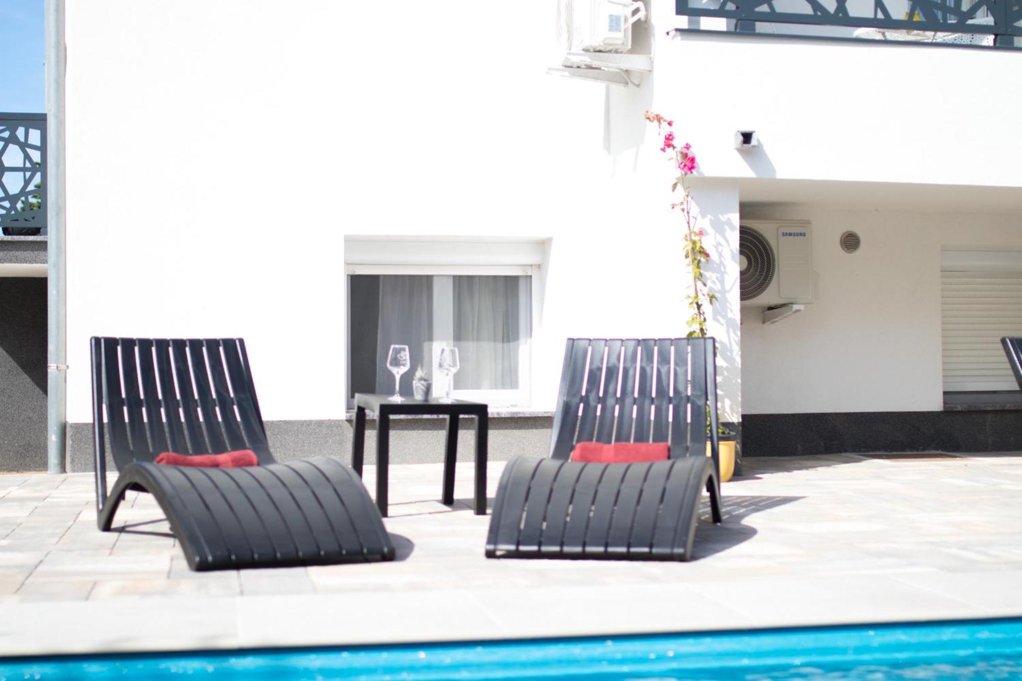Apartments Flowers Veglia Exterior foto